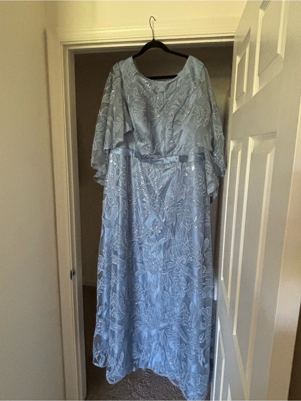 Elegant Light Blue Lace Evening Dress with Capelet